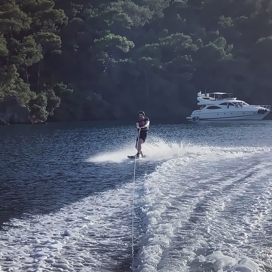 Adem Gün waterskiing in a bay